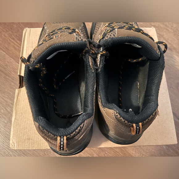 Boy’s Merrell Moab Hiking Shoes - Picture 5 of 5